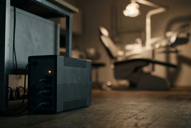 Výpadek proudu uprostřed zákroku? Proč UPS není luxus
